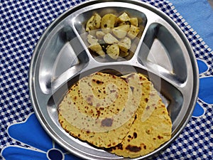Crispy and delicious Gujarati flatbread- Thepla