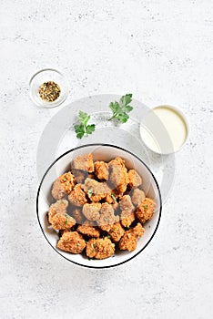 Crispy fried breaded chicken bites