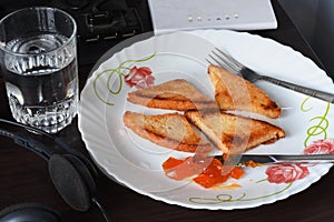 Crispy and golden toast with mango jam