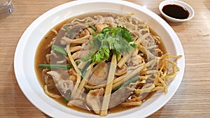Crispy Noodles with chicken in Thick Gravy