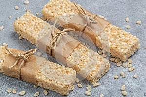 Crispy rice bars with honey and marshmallows