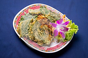 Crispy Shpoo Cha Plu Leaves, thai food