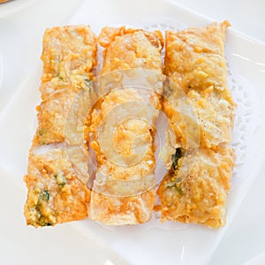 Crispy spring roll stuffed made with prawn and pork
