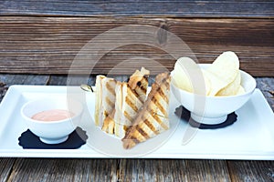 Crispy toast with American sauce and chips