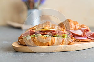 croissant sandwich ham