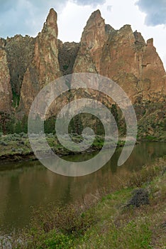 The Crooked River flows through dramatic rock formations in Smith Rock State Park, Oregon, USA