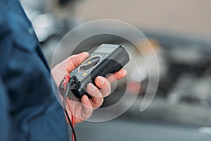 Automechanic using digital multimeter