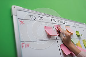 cropped view of businesswoman puting sticky note