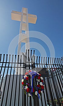 Cross on Mt. Soledad and wreath photo