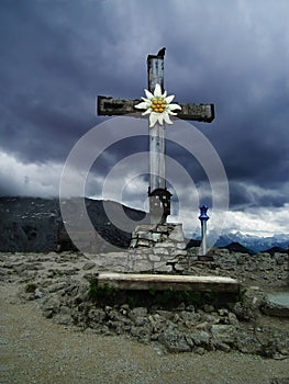 The cross near the tea house of Hitler