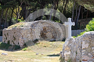 Cross and ruins near Chapelle de Sainte Croix Ã  La Couronne