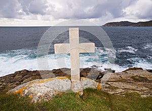 Cross tribute to sailors lost at sea photo