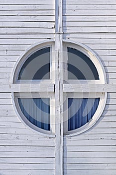 Cross window