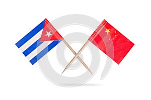 Crossed mini flags Cuba and China