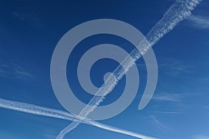 Crossed vapour trails, a near miss in the skies