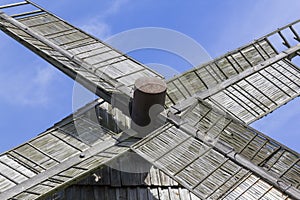 Crossing windmill wings
