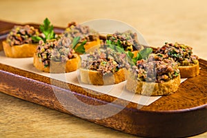 Crostini with generalize