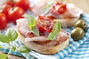 Crostini with parma ham