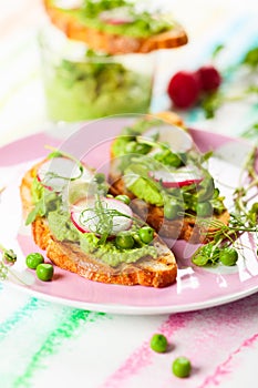 Crostini with sping vegetables