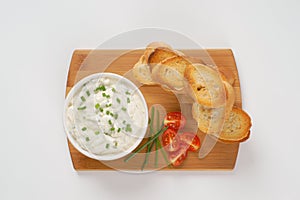 Croutons and chives spread