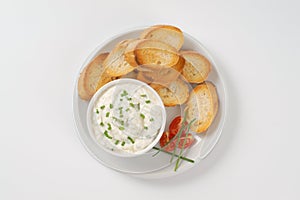 Croutons and chives spread