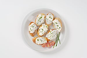 Croutons with chives spread