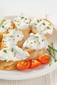 Croutons with chives spread