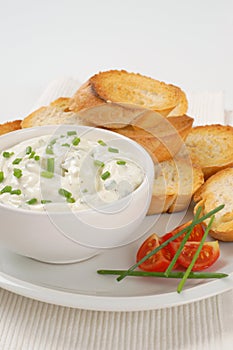 Croutons and chives spread