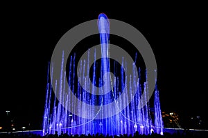 the crowd of people fascinates with the show of the musical fountain silhouettes of people from the back