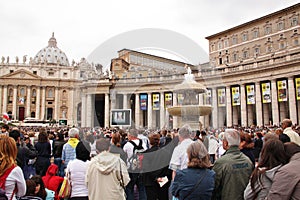 Crowd in st peter's square