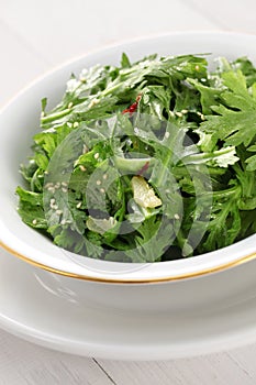 Crown daisy salad