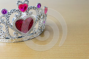 Crown red hearts