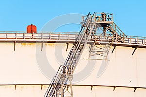 Crude oil storage tank with stairs