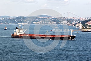 Crude oil tanker