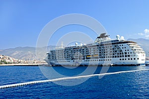 Cruise liner