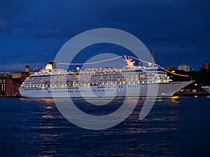 Cruise liner