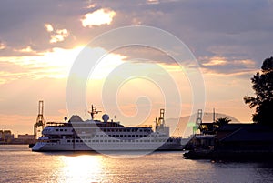 Cruise liner