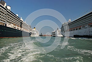 Cruise liners photo