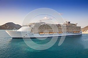 Cruise Ship departs from St. Maarten