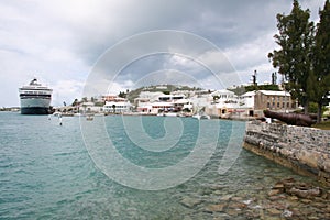 Cruz barco anclado en islas Bermudas 