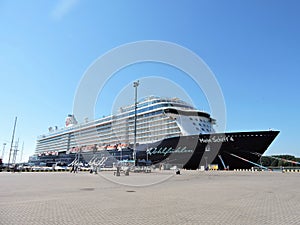 Cruise ship-Mein Schiff 4