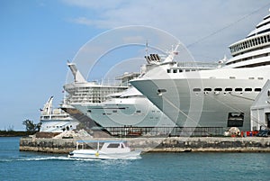 Cruise Ships In Bahamas