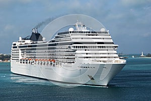 Cruise Ships Maneuvers in Nassau Harbour