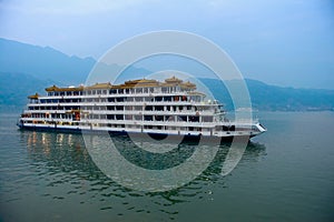 Cruise on the Yangtze River