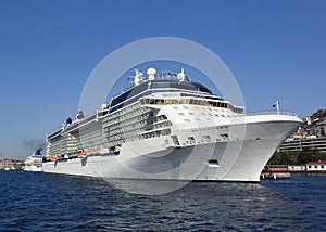 Cruiseship side view photo