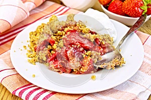 Crumble strawberry in plate on napkin