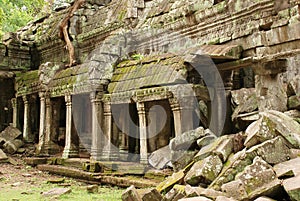 Crumbling Gallery, Banteay Kdei Temple photo