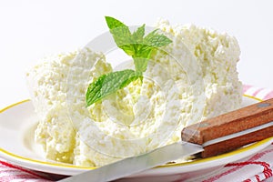 Crumbly white cheese
