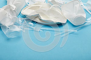 White and transparent plastic cups and