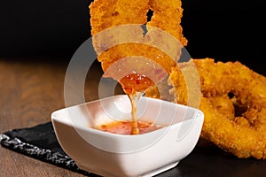 Crunchy fried onion rings with sauce